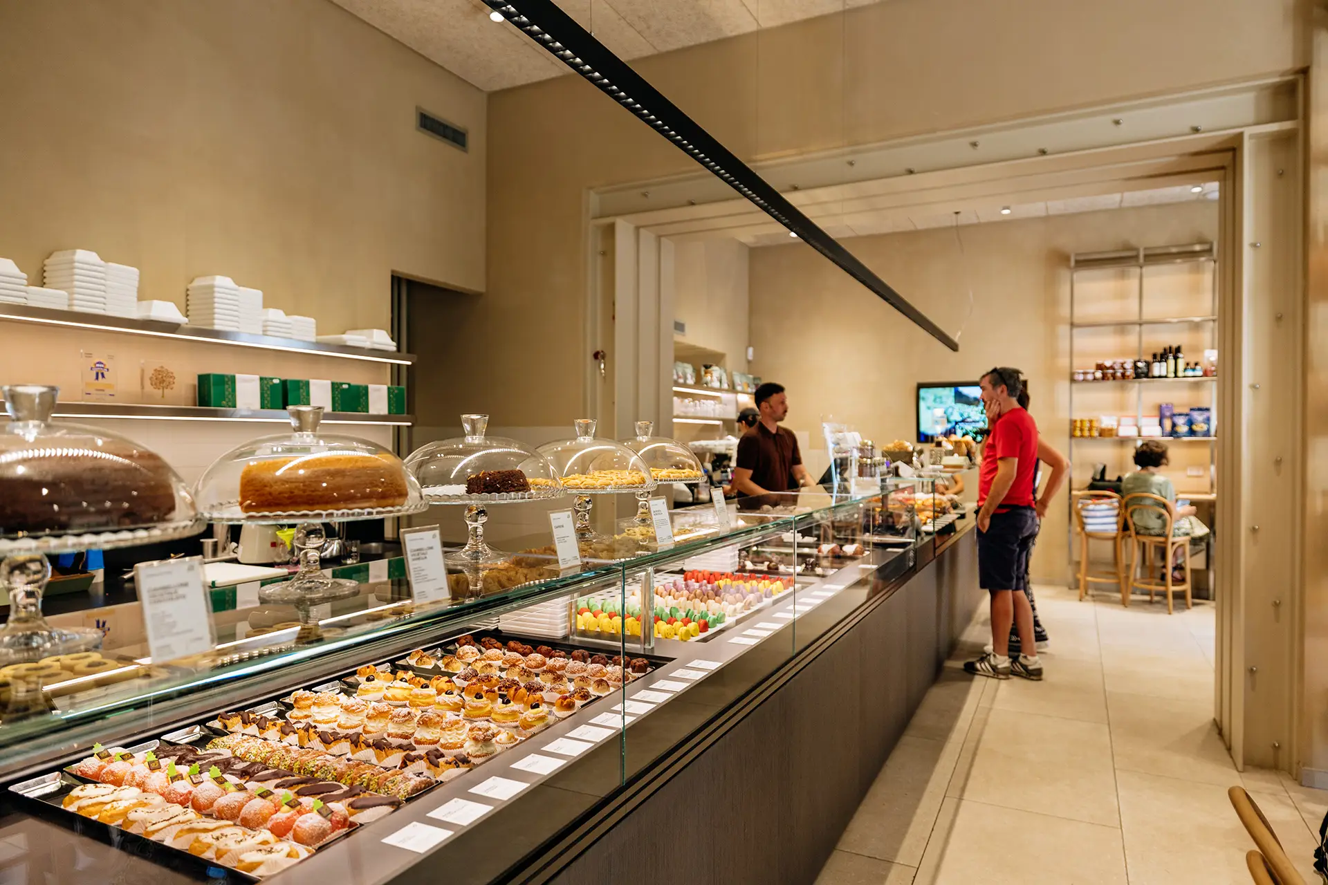 arredamento pasticceria moderno